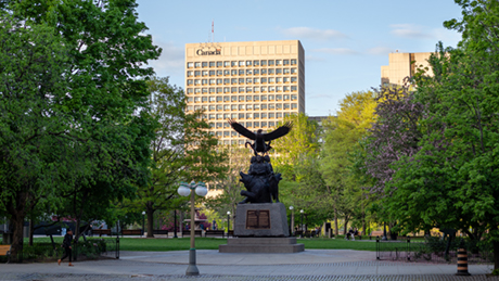 16 mai 2024 - Monument national aux anciens combattants autochtones au parc de la Confédération à Ottawa. Crédit photo Iryna Tolmachova.